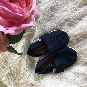 Preloved Navy Blue Toms size 5